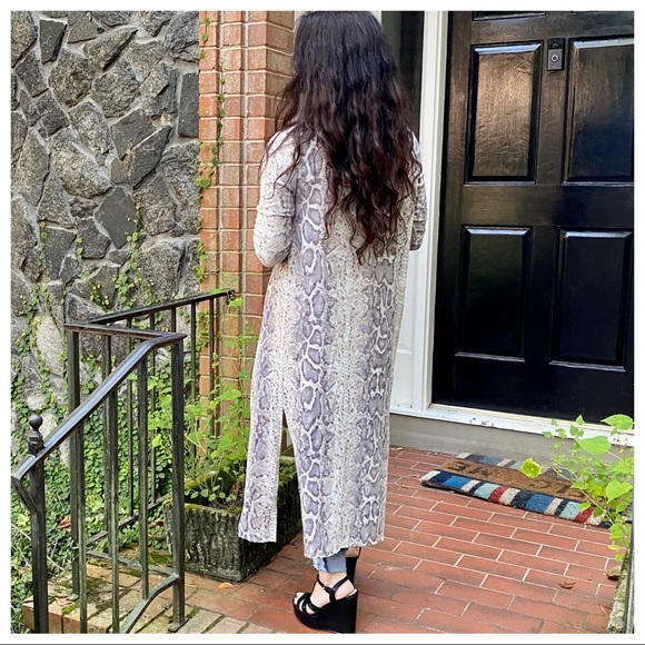 Chic snakeskin print soft knit side slits duster - Picture 7 of 8